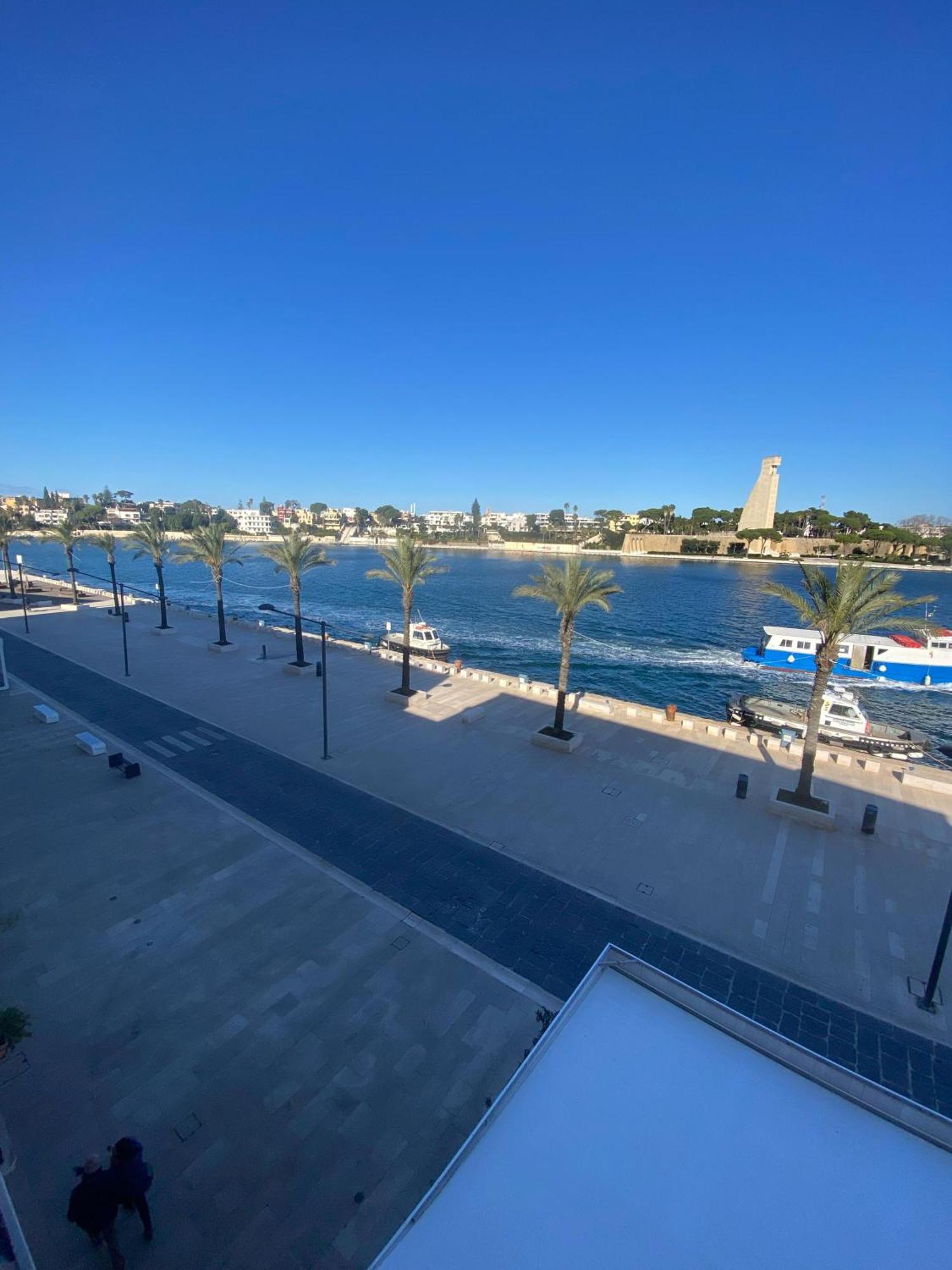 Appartamento Fontanella Deluxe Bríndisi Exterior foto